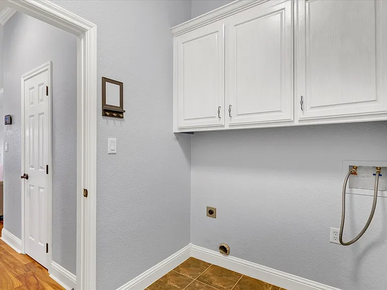 3300 Fountain Way — Photo 20