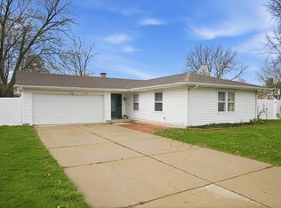 1198 Arrowwood Ct, Aurora, IL 60504