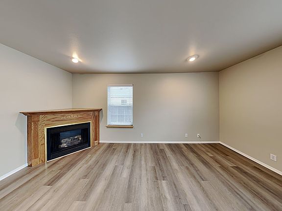 5th image of 210 Mazza St NE