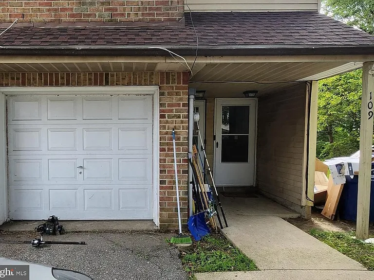 109 Chaucer Rd #B — Photo 1