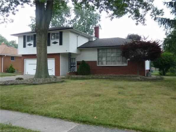 16001 Maureen Dr, Middleburg Heights, OH 44130