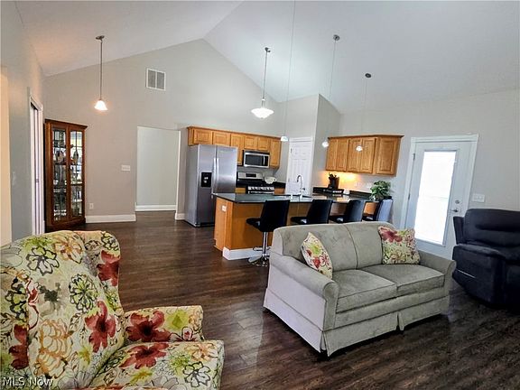 4th image of 3235 Elizabeth Dr #24