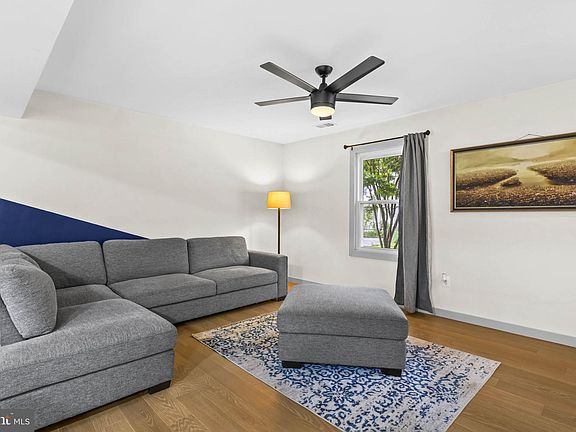4th image of 1111 Wildwood Ln