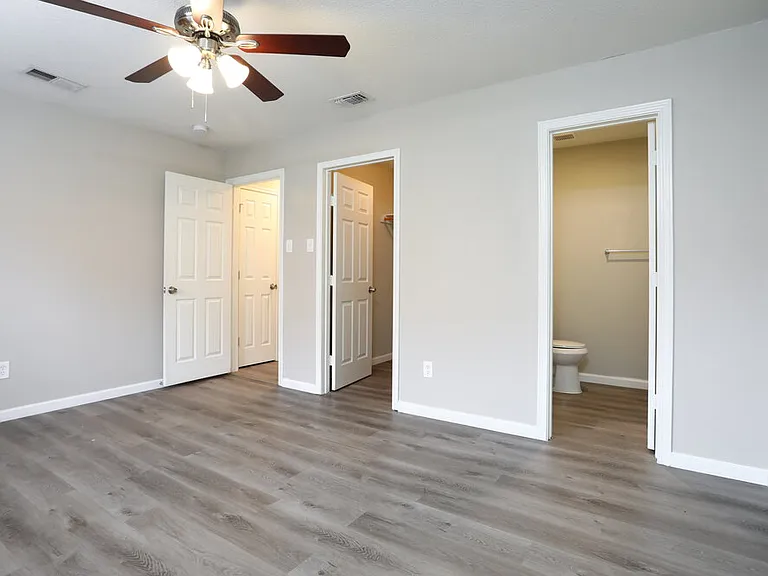 4210 Glen Hollow Cir — Photo 12
