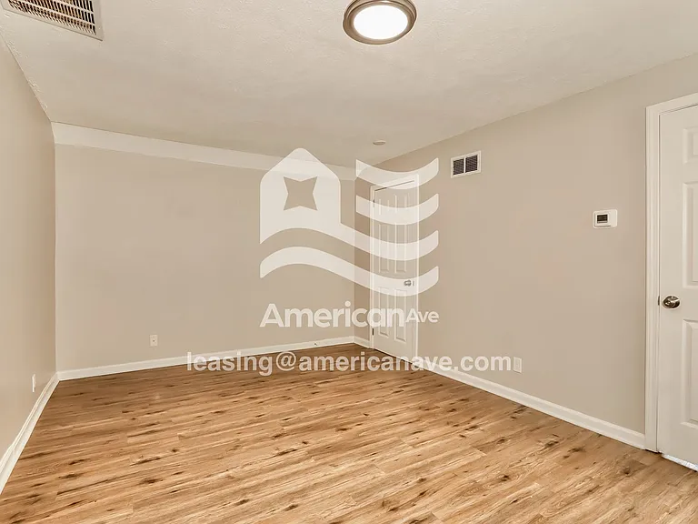 776937_004_living_room_4.jpg