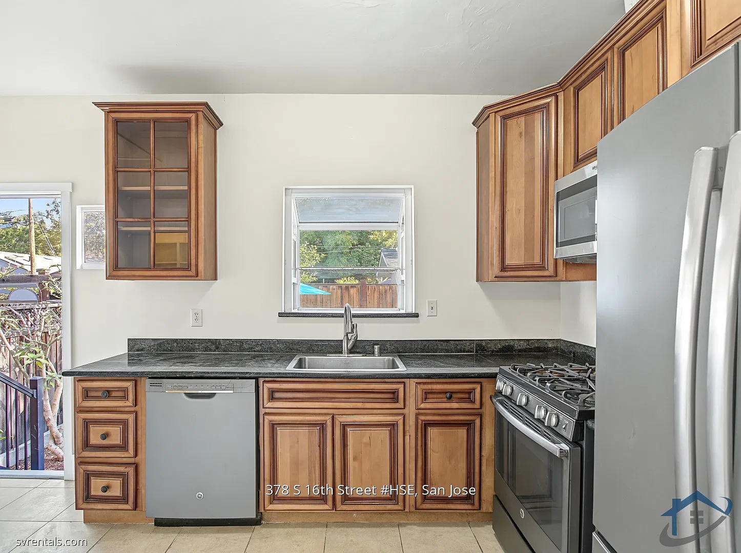 2 bed, 975 sqft, $3,195 — Photo 3
