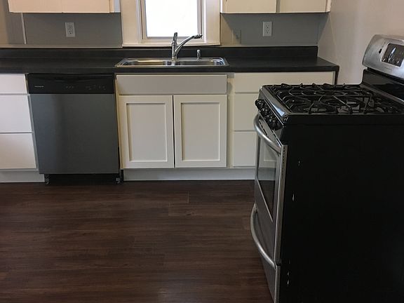 Kitchen with dishwasher