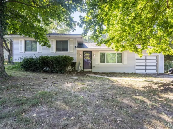 11 White Oak Dr, Saint Peters, MO 63376