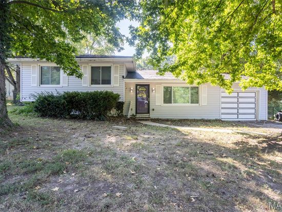 11 White Oak Dr, Saint Peters, MO 63376