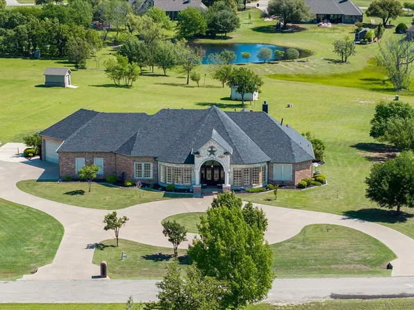 2011 Tree Top Ct, Granbury, TX 76049