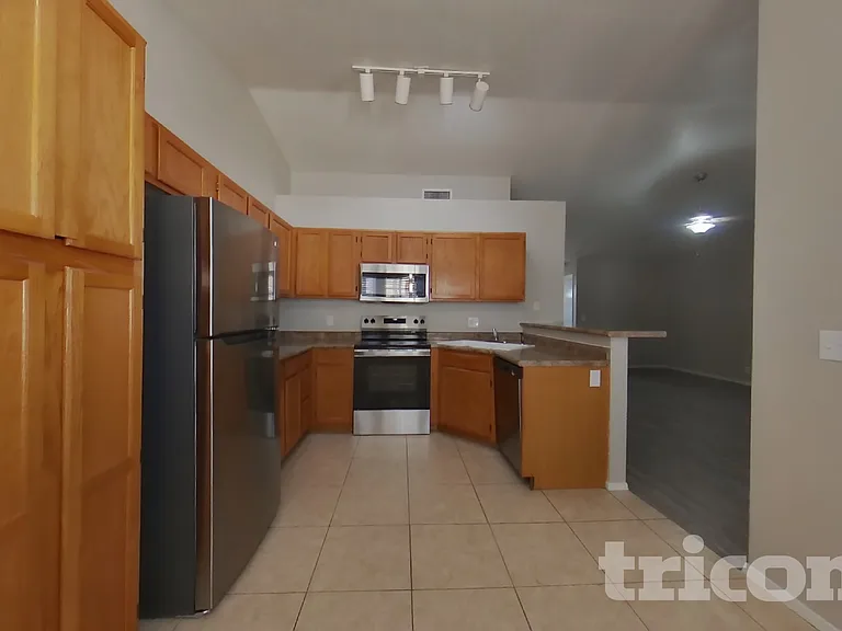 1464 E Rosemonte Dr — Photo 5