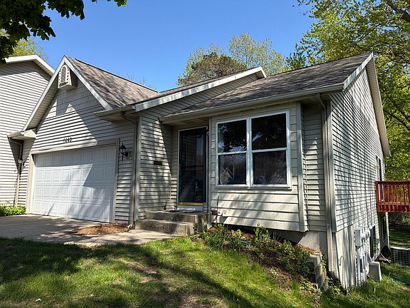 2nd image of 1440 Woodlawn Cmns #10