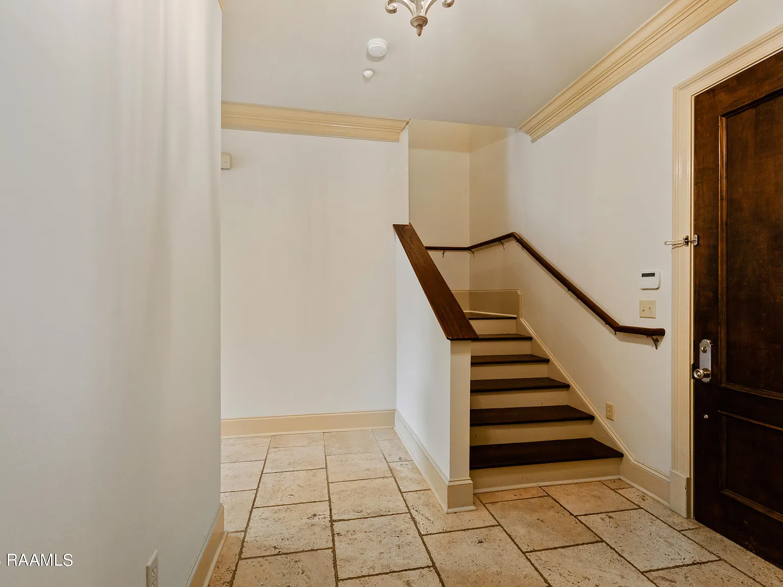 3 bed, 2.5 bath, 1900 sqft, $3,600 — Photo 3