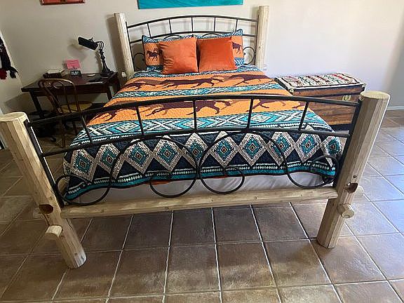 Casita Lodge Pole Bed