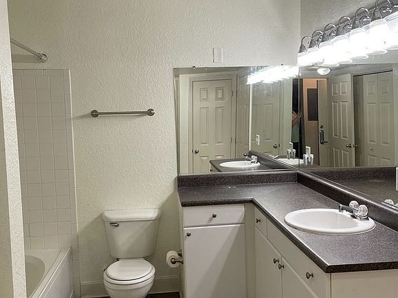 5th image of 206 E South St Unit 4033