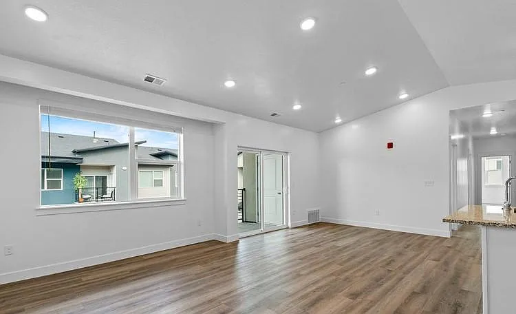 536 N 130 E #204 — Photo 6
