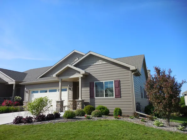 110 Walnut Ridge Dr, Union Grove, WI 53182