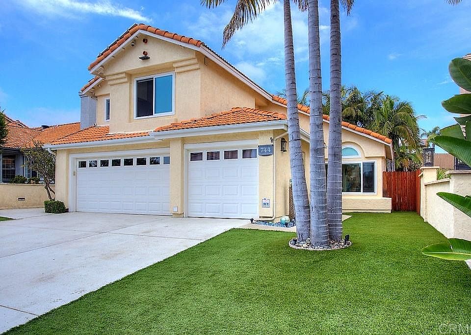 1st image of 744 Avenida Amigo