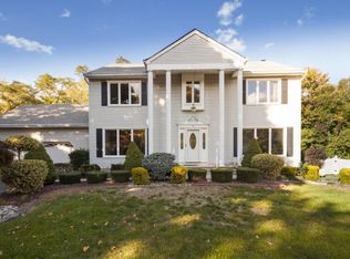 52 Pearl St E, Middletown, NJ 07748