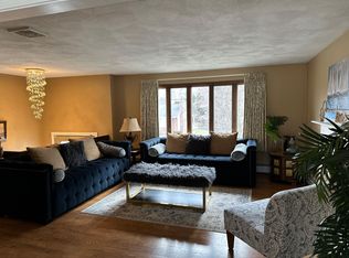 1 Heritage Cir, North Providence, RI 02904