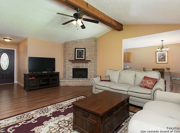 4th image of 835 Fern Meadow Dr