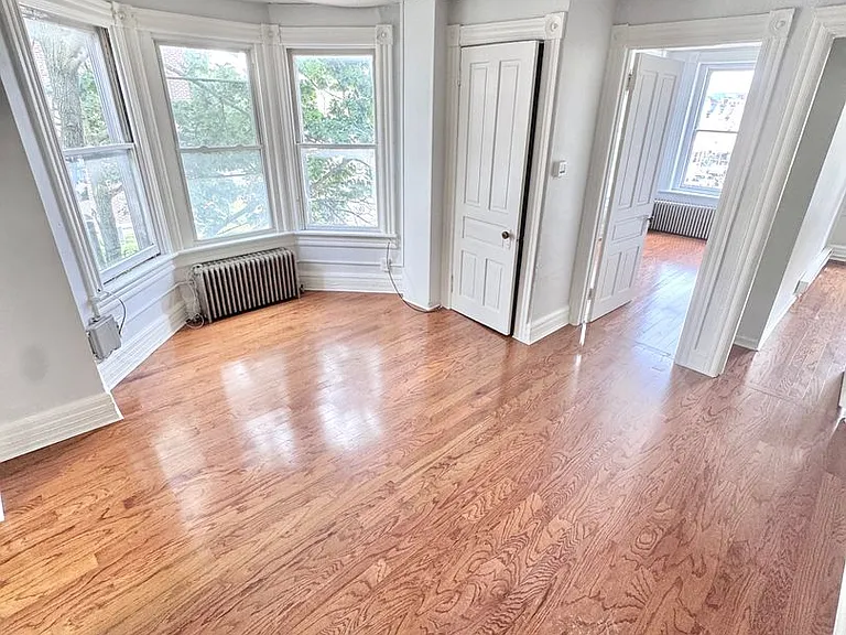 501 W Allen St — Photo 10