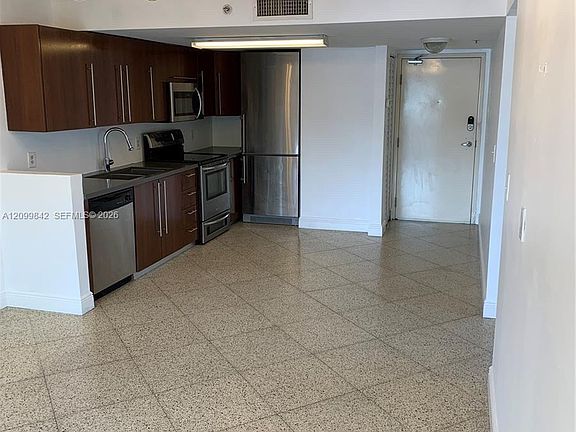 4th image of 498 SW 2nd St #2C