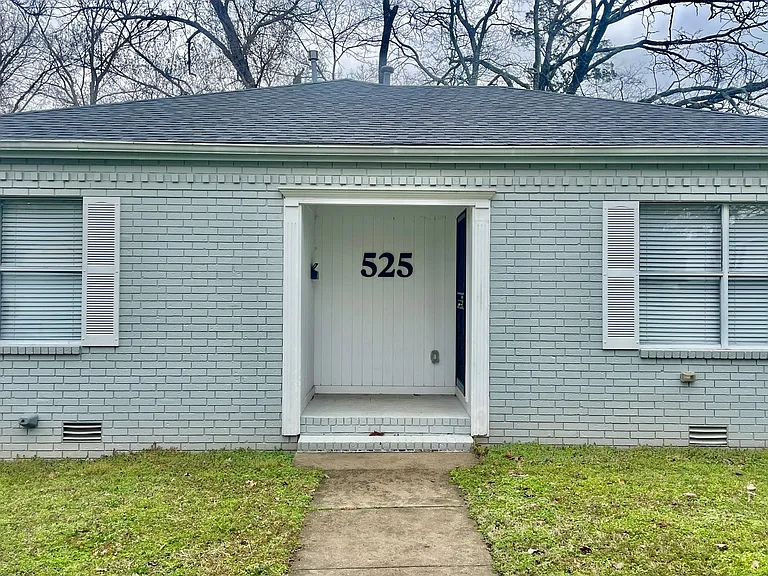 525 S Oak St — Photo 3