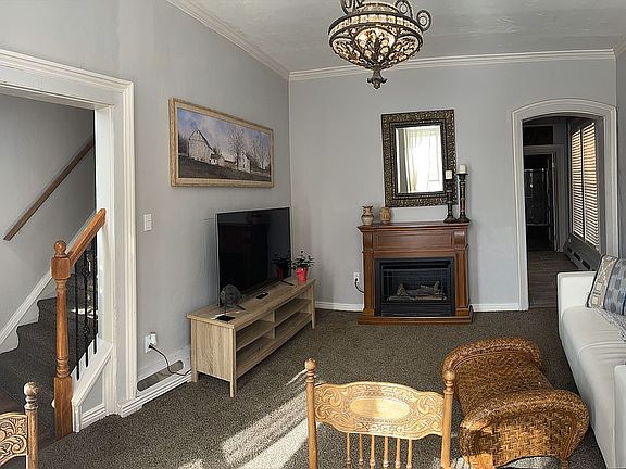 Living room & gas fireplace