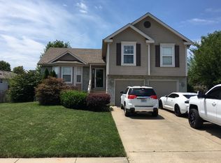 130 SW Tess Dr, Lees Summit, MO 64081
