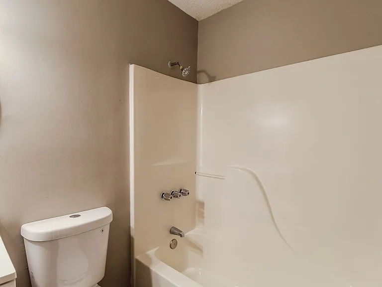 1168748_024_main_bathroom_13547128.jpg