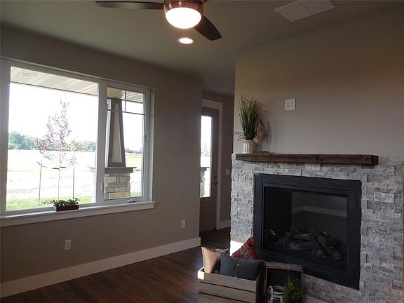 3rd image of 3036 Lori Ln