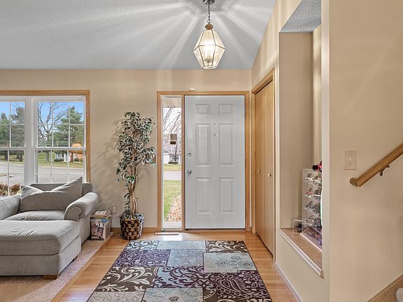 5th image of 822 Sunrise Dr
