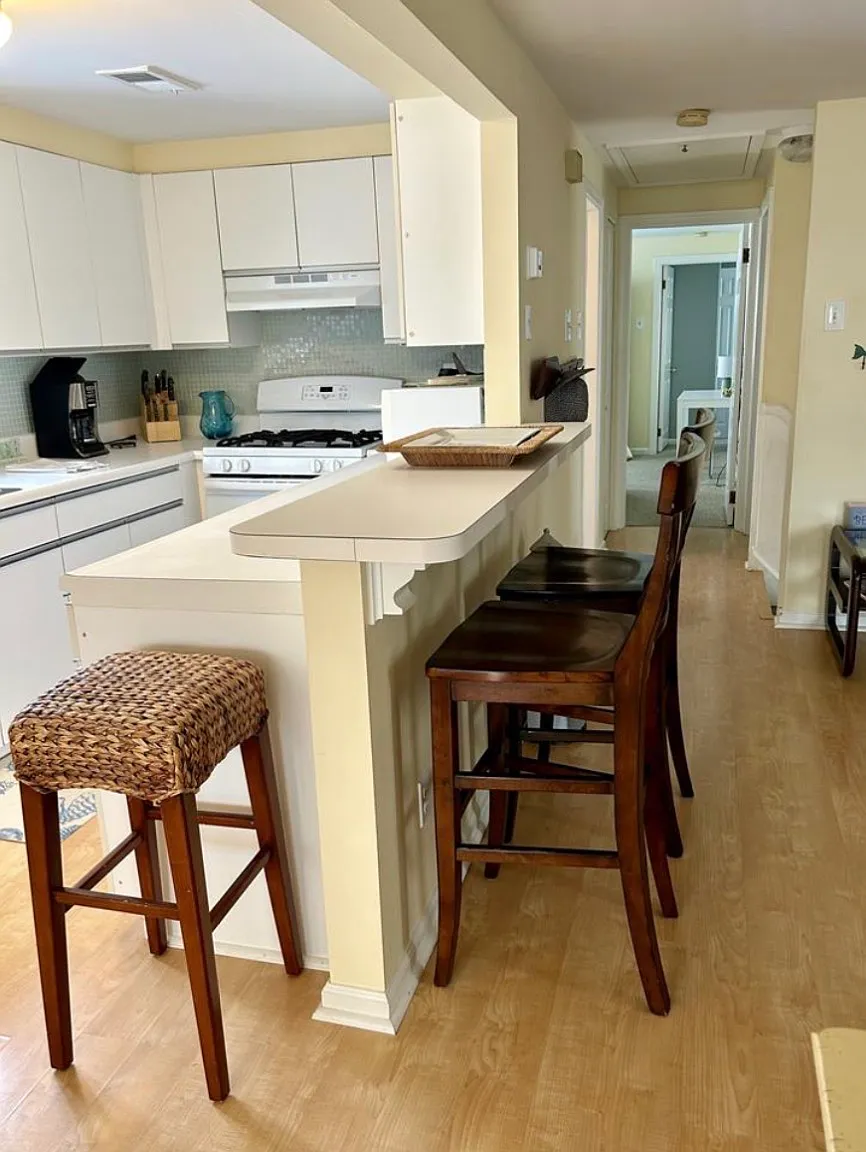 3 bed, 1300 sqft, $1,800 — Photo 4