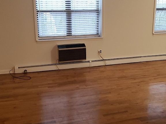 3rd image of 11 Gates Ave APT 11A