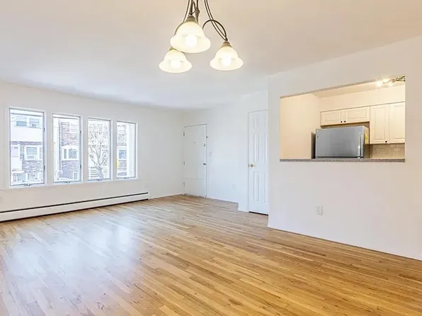 136 Suburbia Ter, Jersey City, NJ