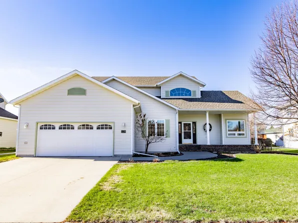 1134 47th Ave N, Fargo, ND 58102