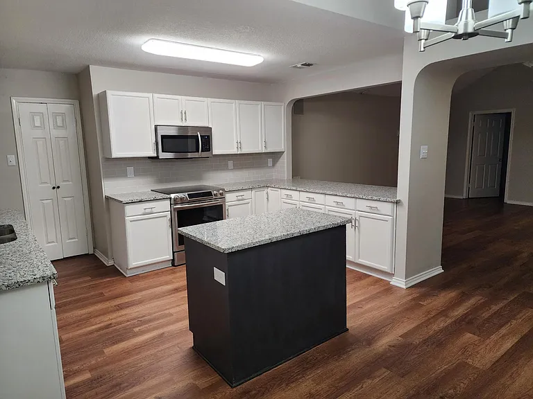 16914 Vista Village Dr — Photo 1