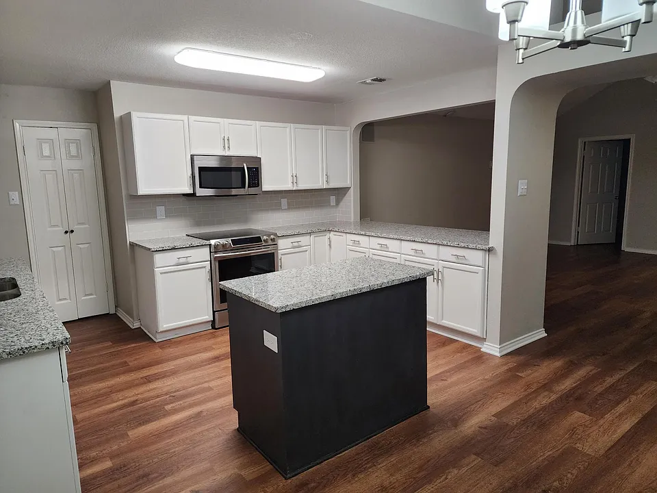 16914 Vista Village Dr