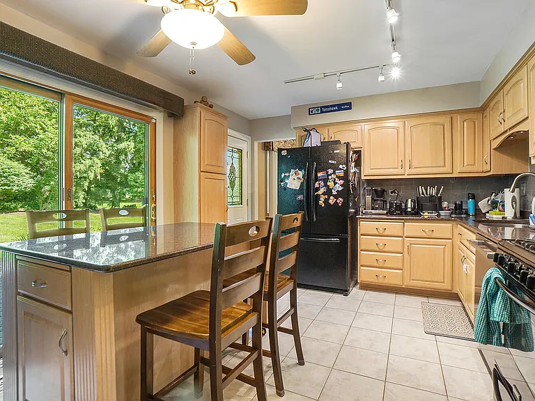751 Tanglewood Ln — Photo 8