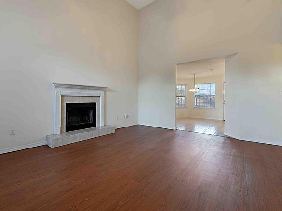 4th image of 8913 Marguerite Dr