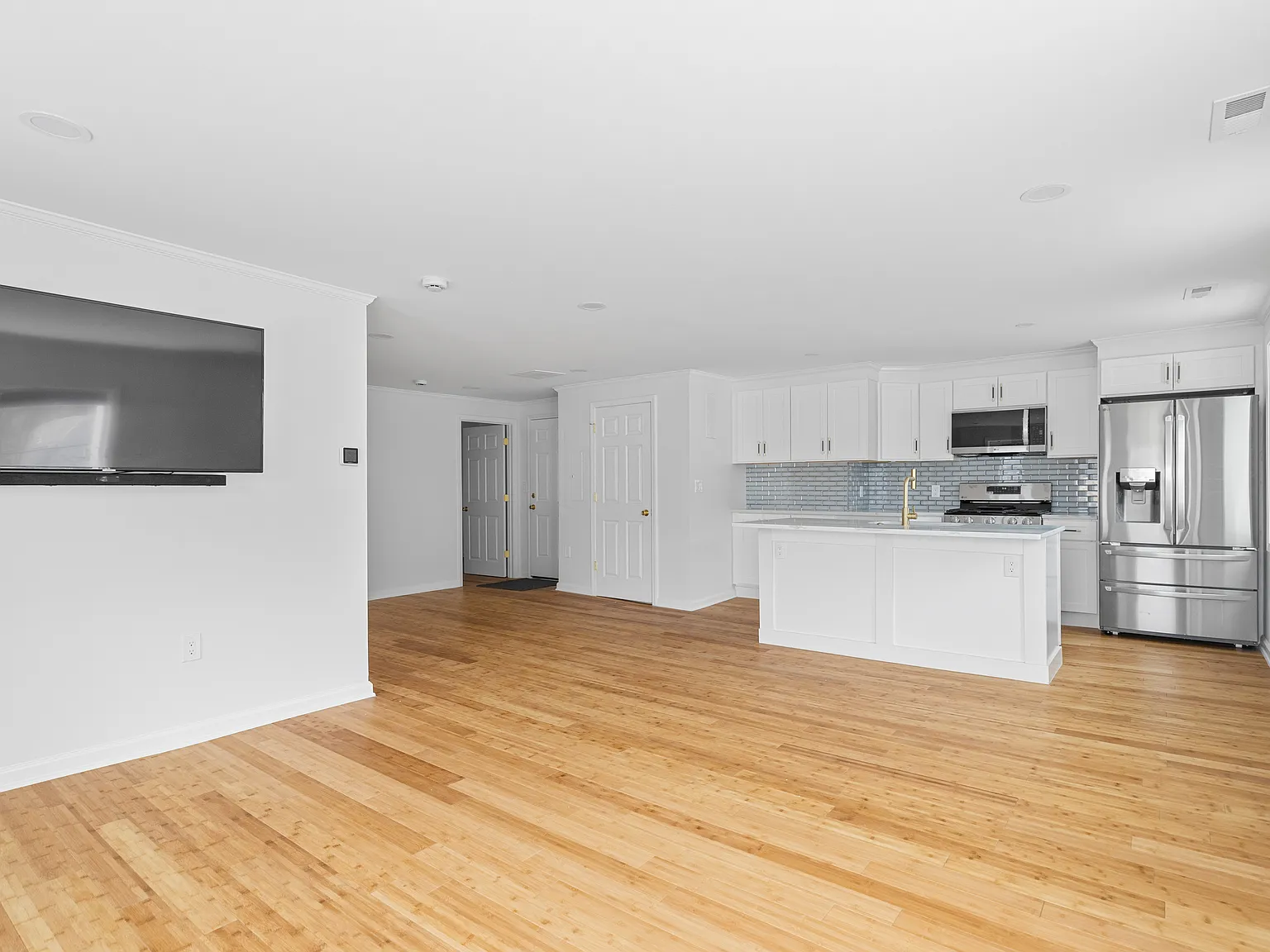 238 Oriskany Blvd — Photo 2