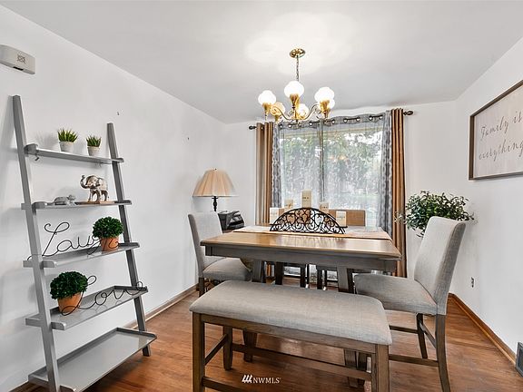 Separate dining/ eating space