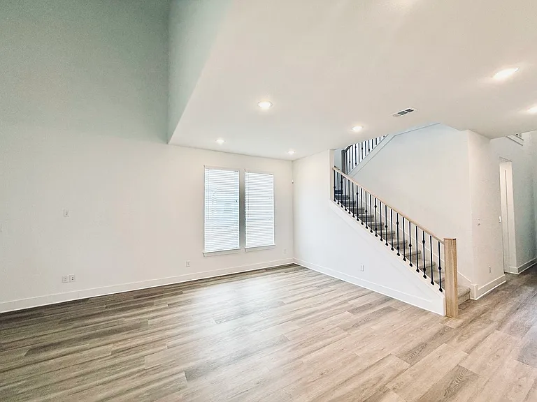1712 Homestead Way — Photo 11