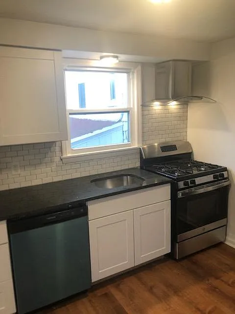 70 Ruth St photo 1