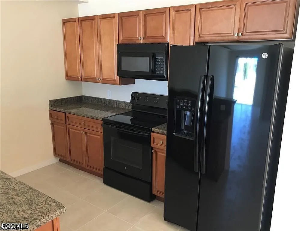 3 bed, 2.0 bath, 1205 sqft, $1,550 — Photo 3