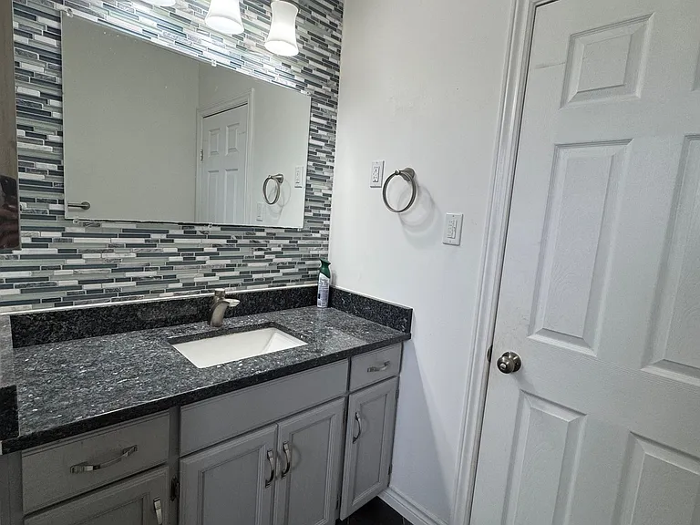 4432 Middle Rd — Photo 19