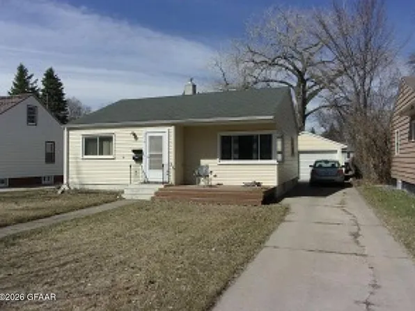 1214 Oak St, Grand Forks, ND 58201
