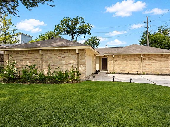 2nd image of 10411 Rabbit Oak Dr