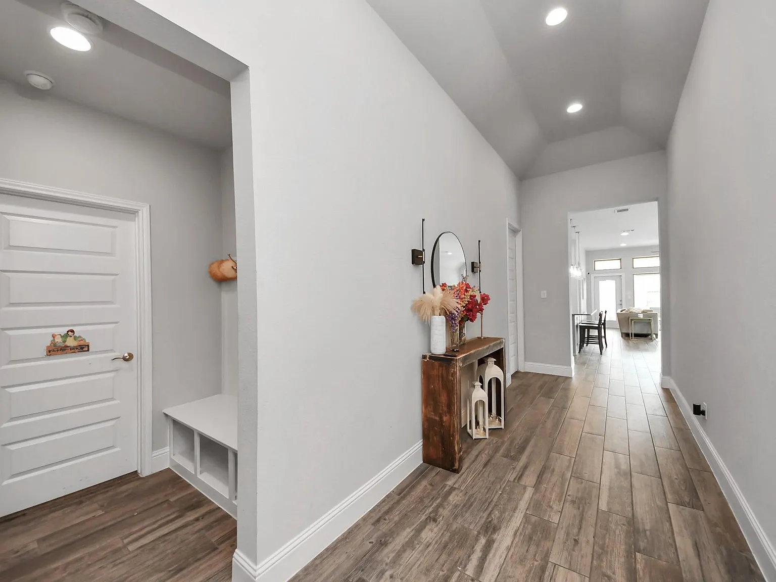 4 bed, 3.0 bath, 2210 sqft, $3,200 — Photo 3